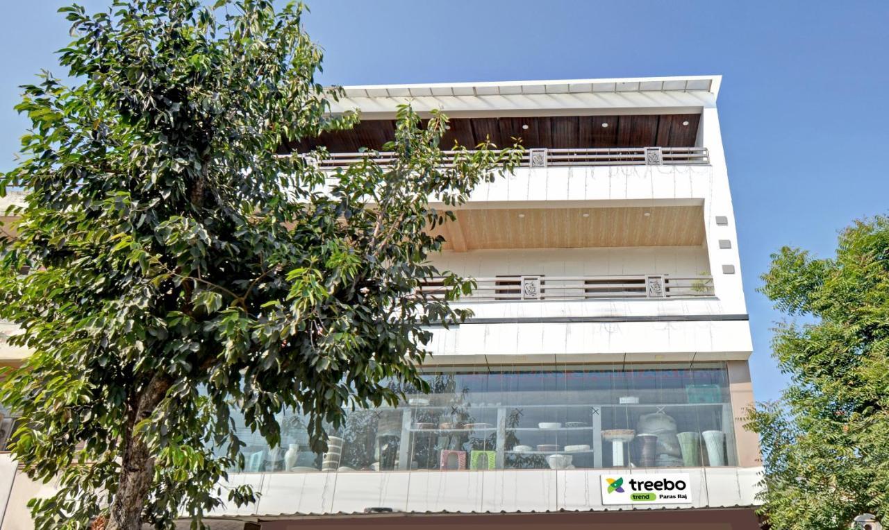 Treebo Paras Raj Near City Palace ウダイプル エクステリア 写真