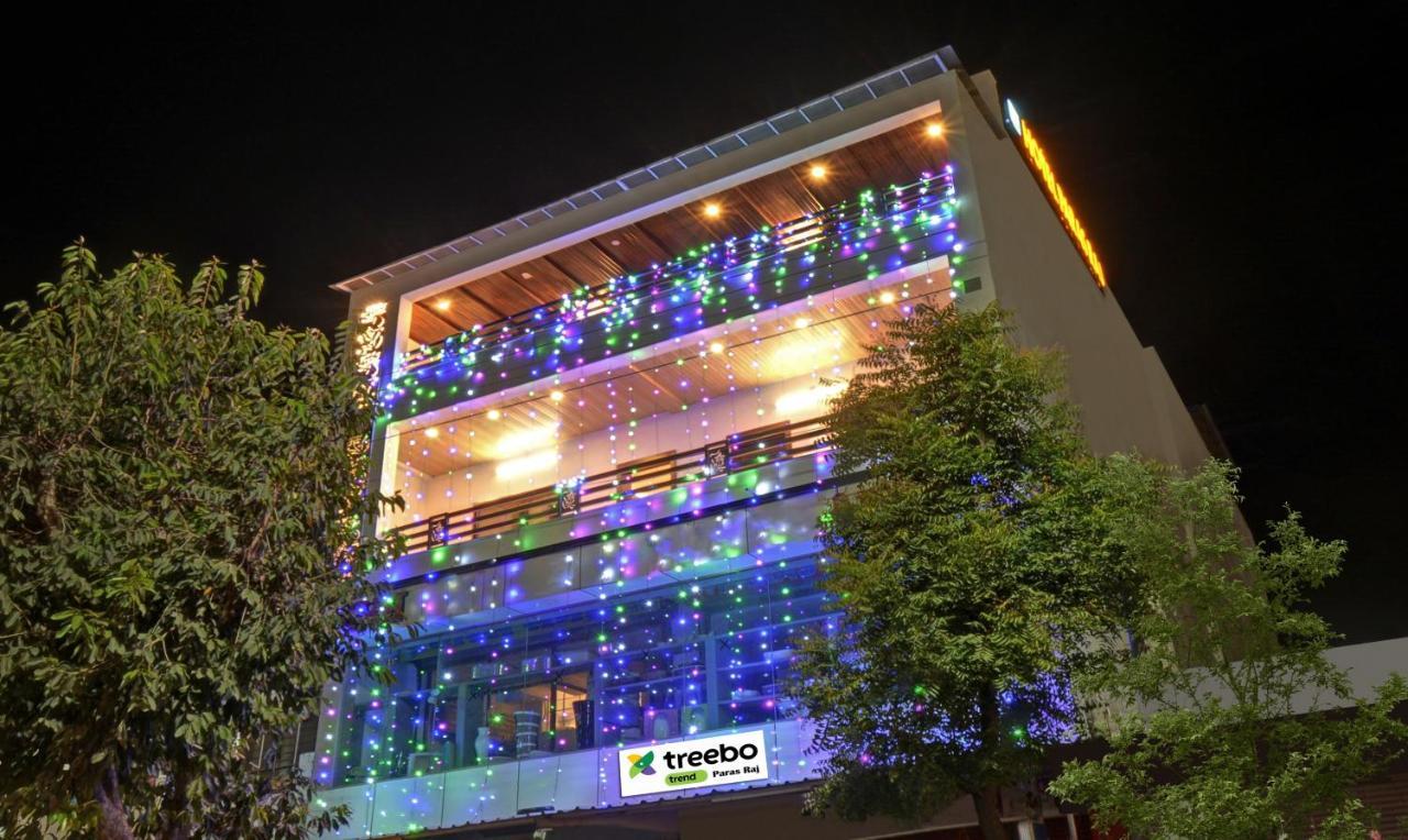 Treebo Paras Raj Near City Palace ウダイプル エクステリア 写真